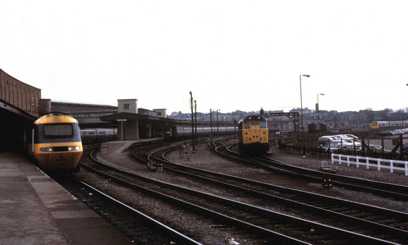 HST and class 31 York station 1982